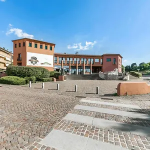 https://lakecomogolfhotel.it-lombardy.com